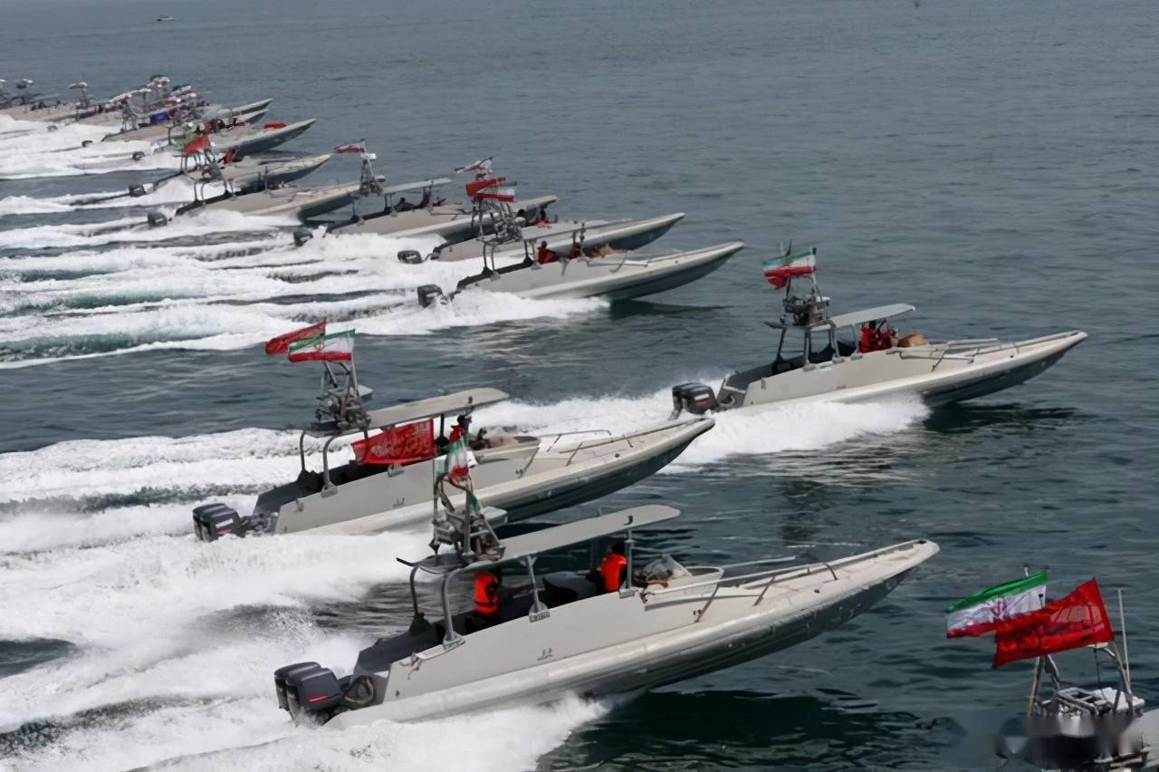 伊朗最大的军舰失去了火灾，近年来，伊朗海军事故经常在中国停下来