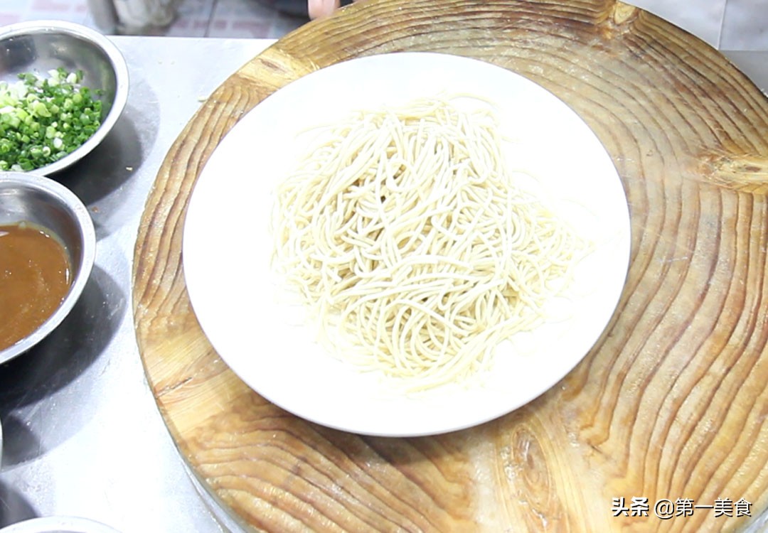 学做热干面（吃热干面自己在家做详细教程和配料都告诉你）