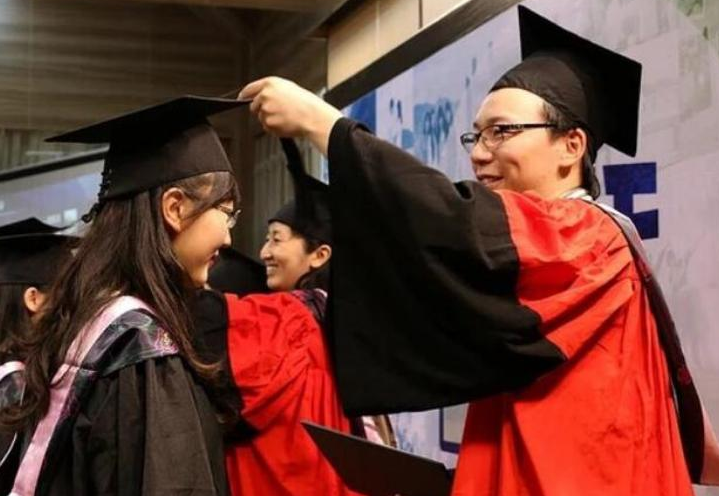 大学生有多“卷”？法大班长改同学作业，为夺保研名额上演宫心计