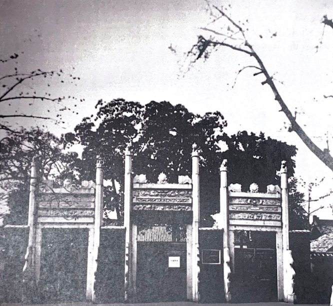 1951年一农民到乡公所讨水，看着毛主席像激动的说：他曾是我的兵