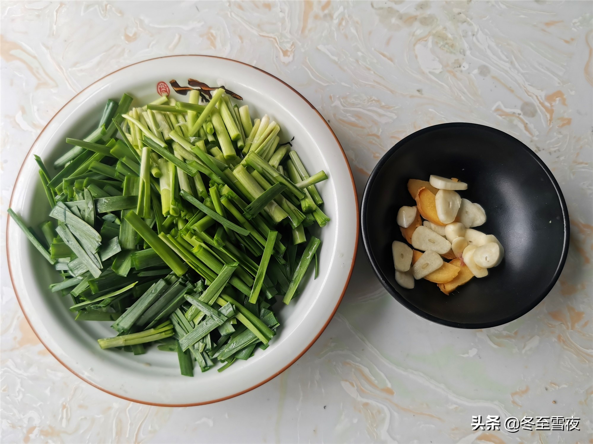 墨鱼干的食用方法（7步做出又鲜又香的韭菜炒墨鱼干）