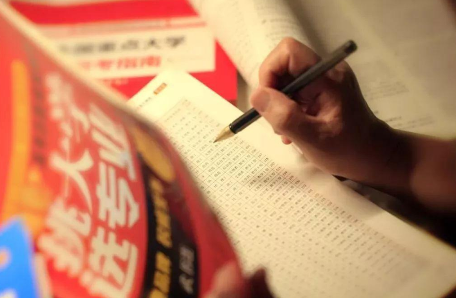 上海考生想要在本地上大学，读复旦、上交、同济，考多少分有希望