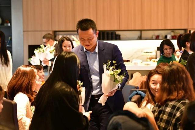 上海选调80人，同济、复旦占多数，本地人表示清北比不过很正常