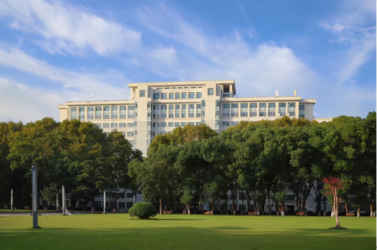 湖北超牛高校：邓小平亲笔题写校名，还坐拥全国唯一与全国第一！