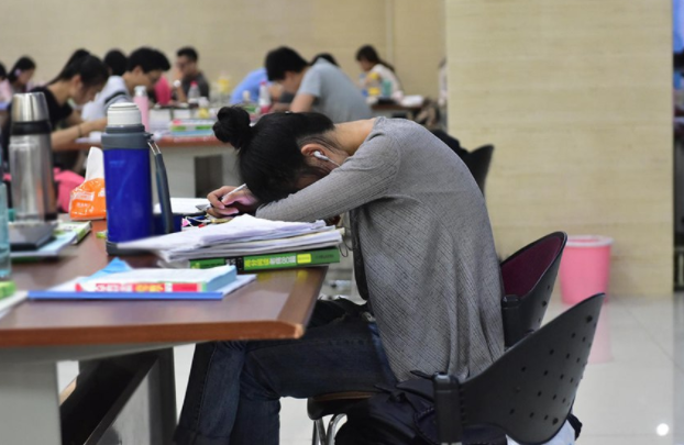 教资考试结束后，试题太难遭网友吐槽，自己可能既没素质又没能力