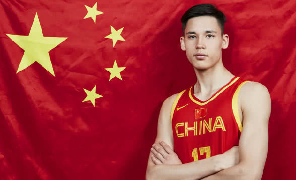 邱天篮球(中国男篮混血新星！天赋出众技术欠佳，父亲曾经在NBA打球)