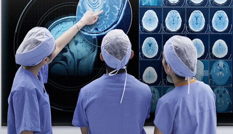 医学专业就业前景大盘点，临床医学跌出前三，榜首幸福度很高