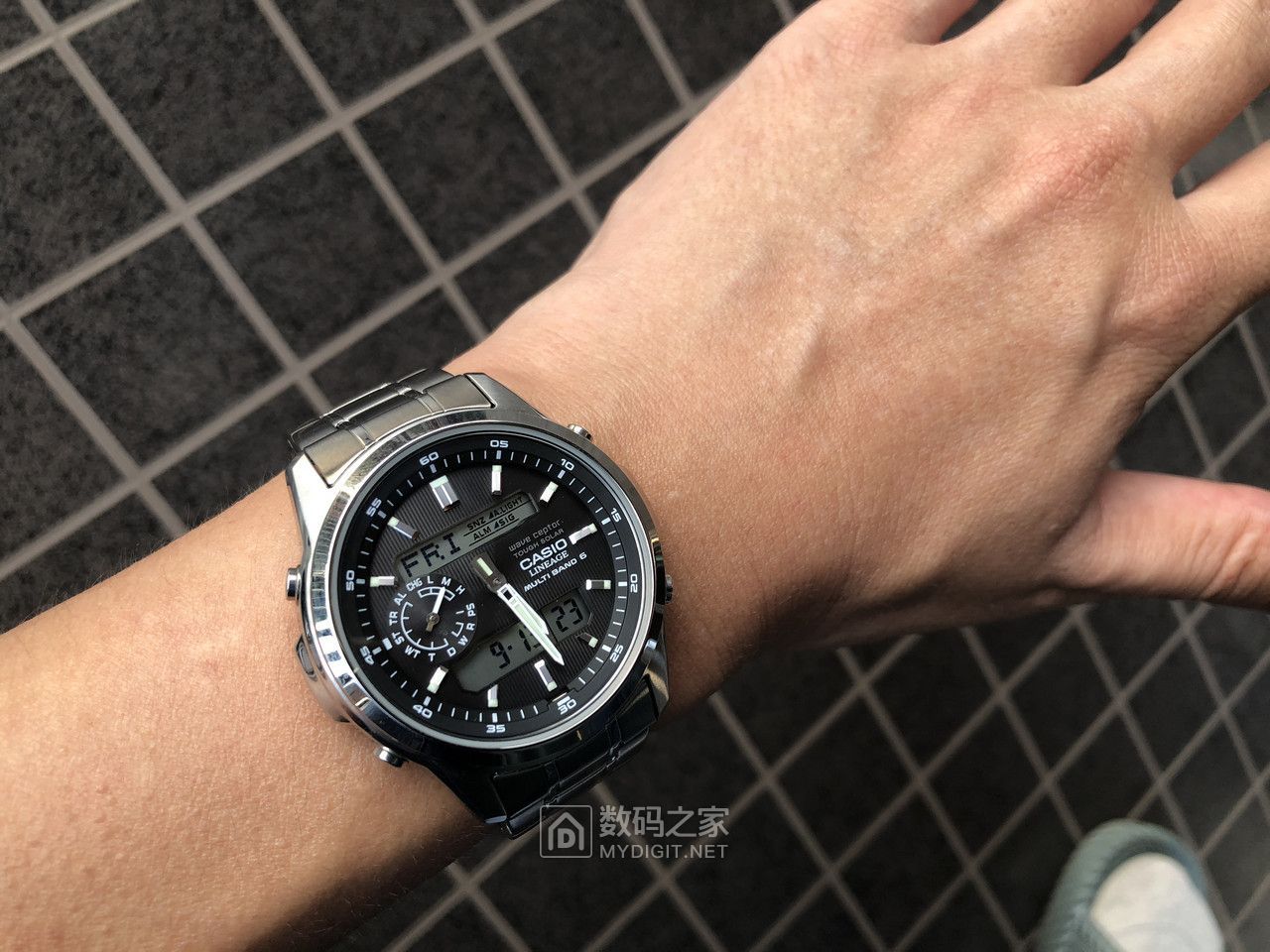 开箱详测：卡西欧CASIO LCW-M300双显电波光动能表，休闲商务之选