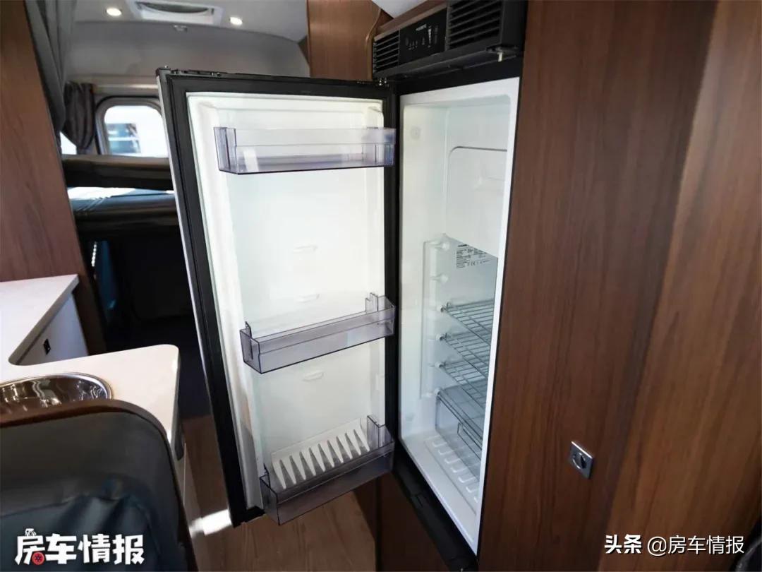 新款丰田考斯特房车，4.0L动力足，大沙发特舒服行李箱能住人