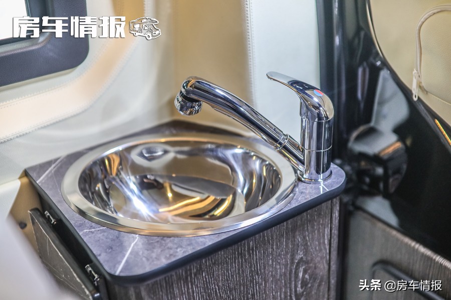 这是房车？这款自动挡“新全顺”售价30万，6乘4卧厨卫齐全！