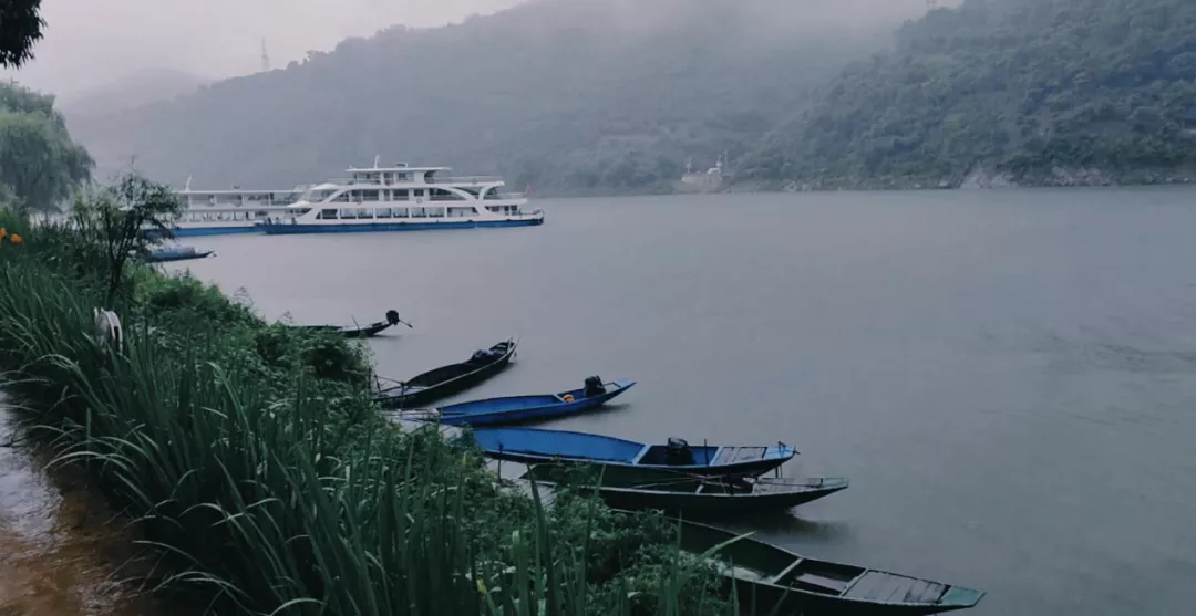 云雾缭绕似仙境,秋雨缥缈醉画廊