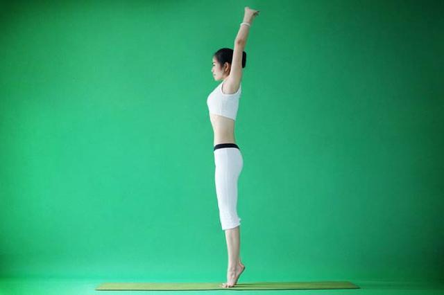 练瑜伽很久小腿还是粗？是你没练对，瑜伽老师4个实例教你瘦小腿