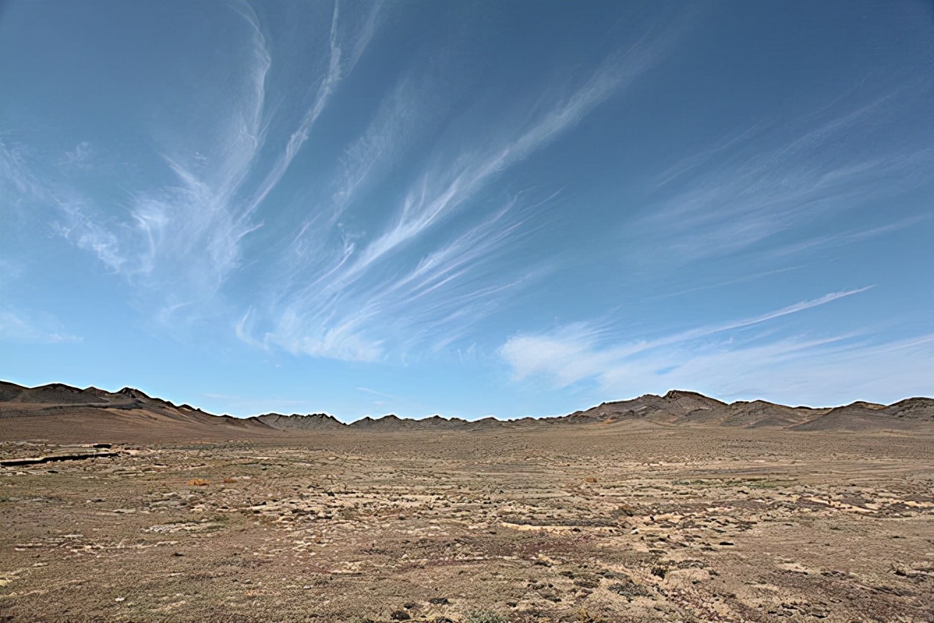 1964��10��13�գ��ҹ���һ��ԭ�ӵ���ըǰ���죬����г����˹���