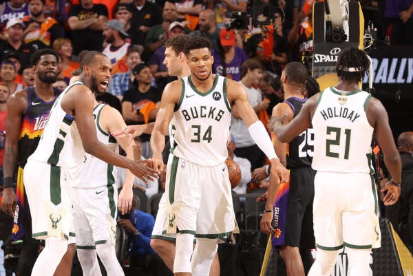 新的王者！美媒盘点NBA新赛季最强三巨头排行榜：湖人被看衰