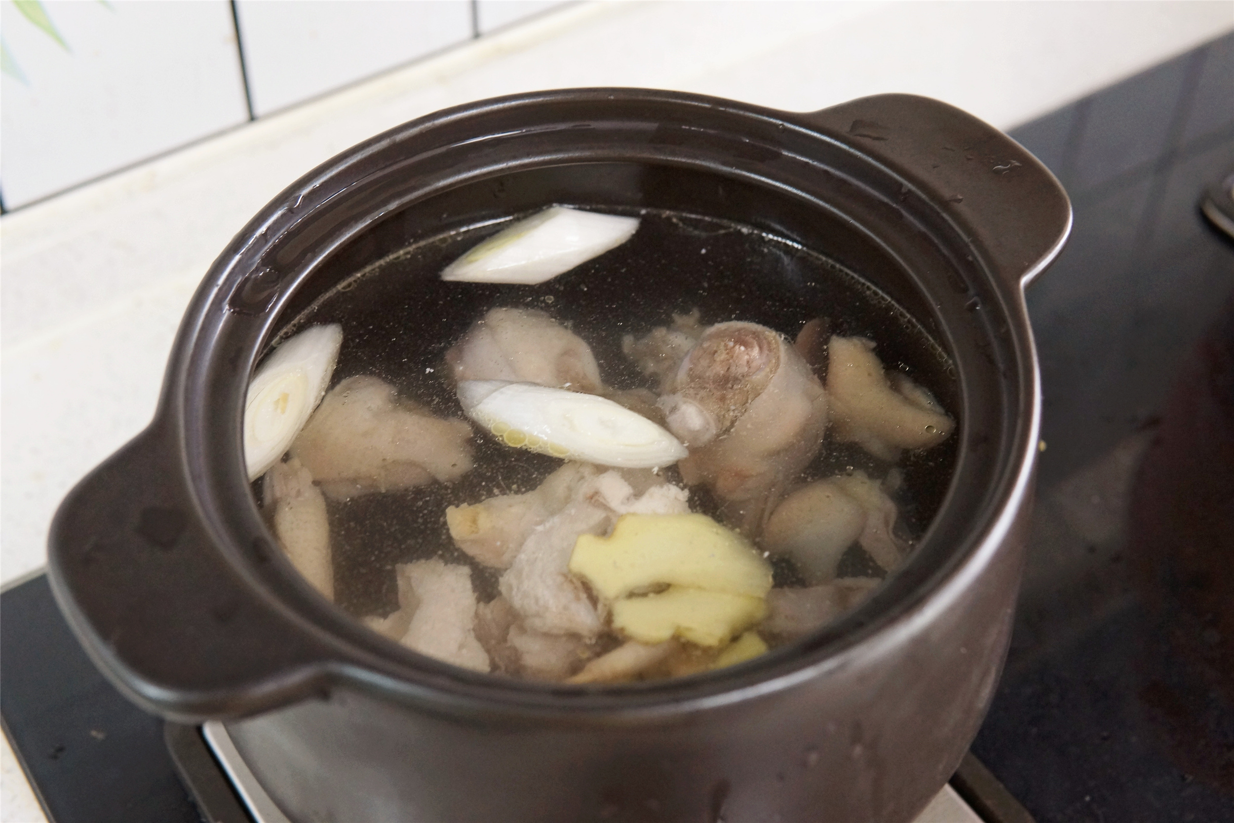 燉雞湯,燉雞湯怎么燉好吃又好喝