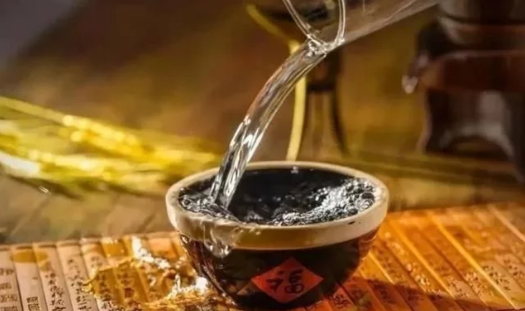 不是茅台、五粮液、汾酒，最有资格的三大骨灰级白酒原来是它们