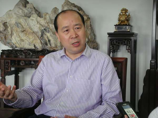 浙江桐乡百亿富豪：打造国内涤纶纤维生产龙头企业，身价101亿