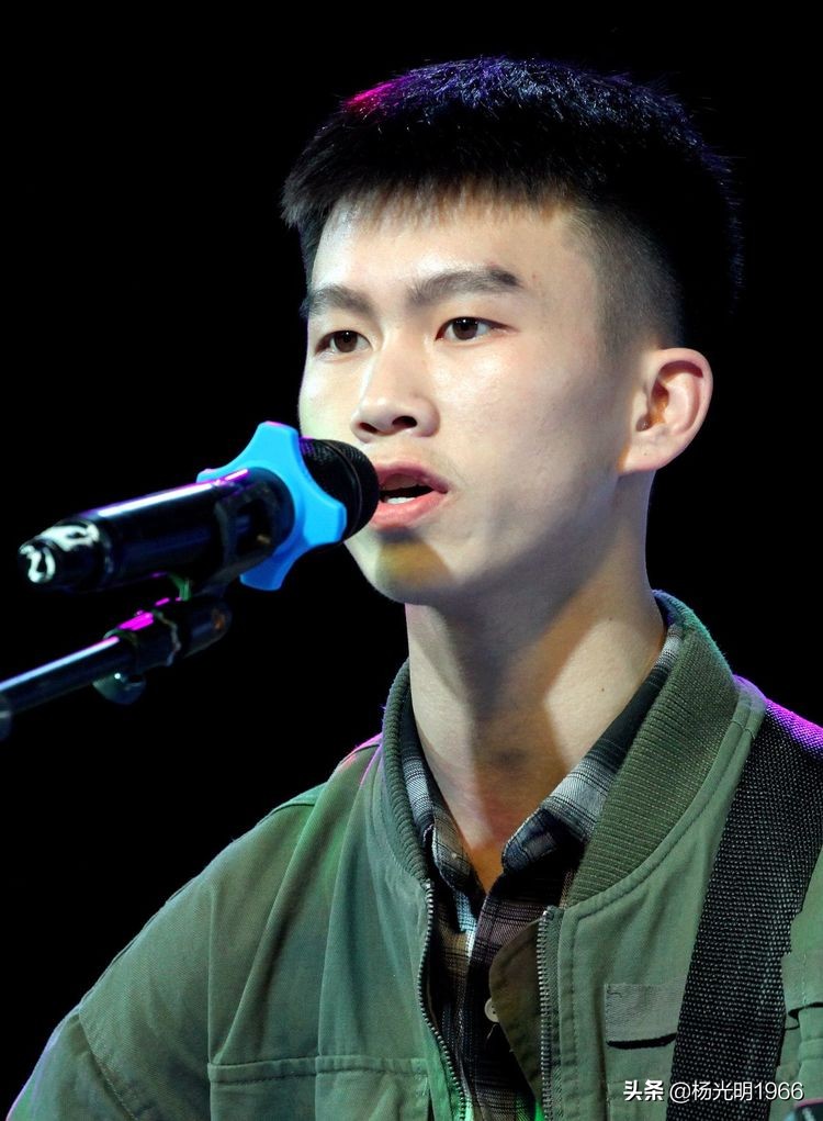 施秉一中：唱响青春   舞动人生