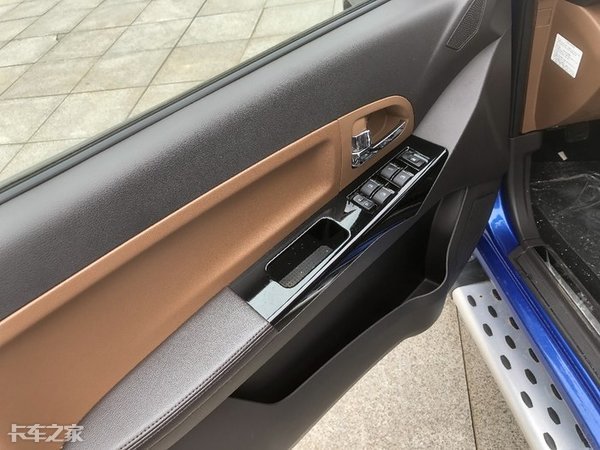 10万级实用型皮卡，搭载五十铃技术发动机，骐铃T7plus表现不俗