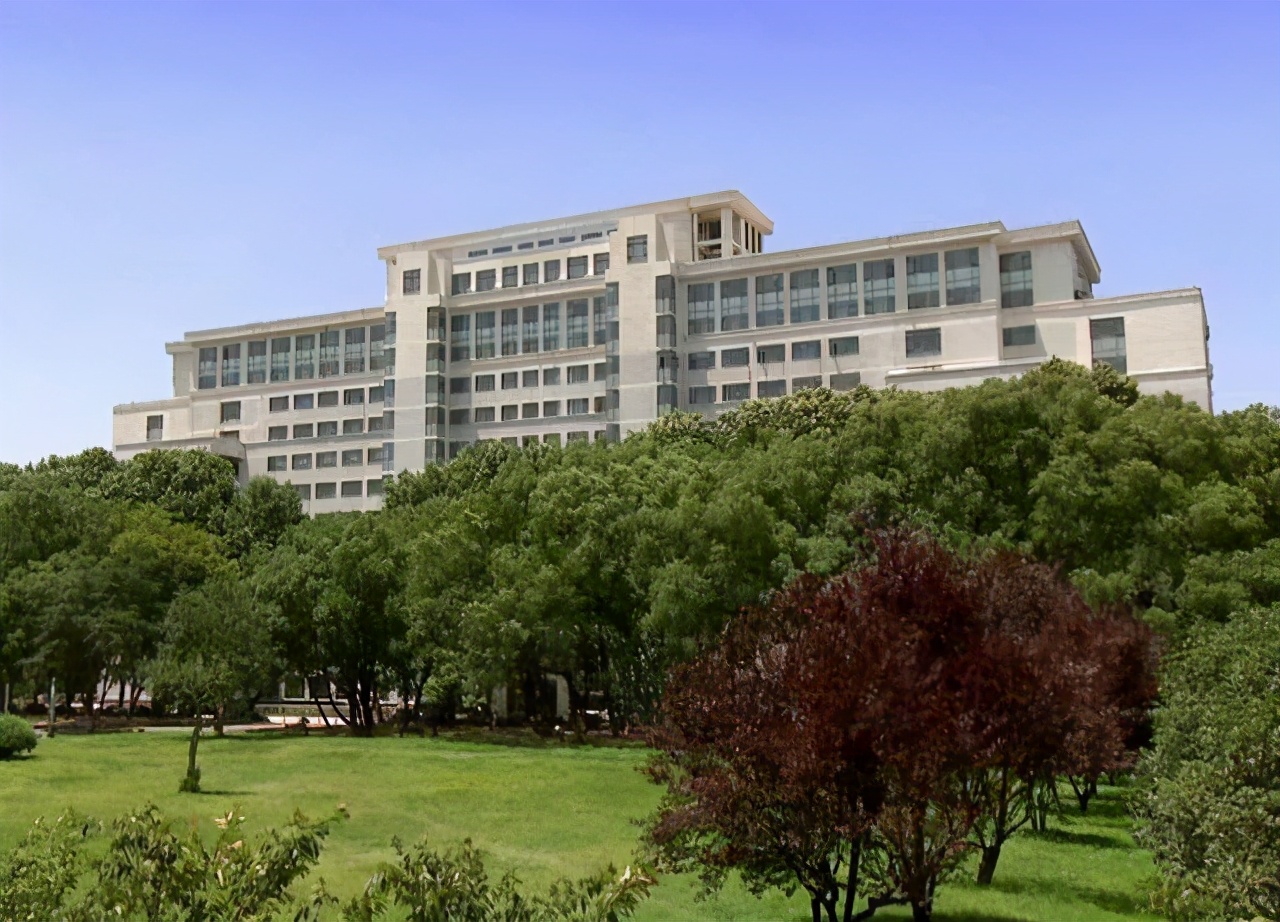 华中师范大学公布拟录取名单，初试最高分398分，专业难度增大