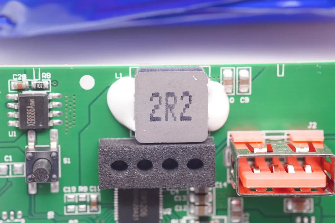 拆解報告：NOKIA諾基亞22.5W快充移動(dòng)電源P6202-充電頭網(wǎng)