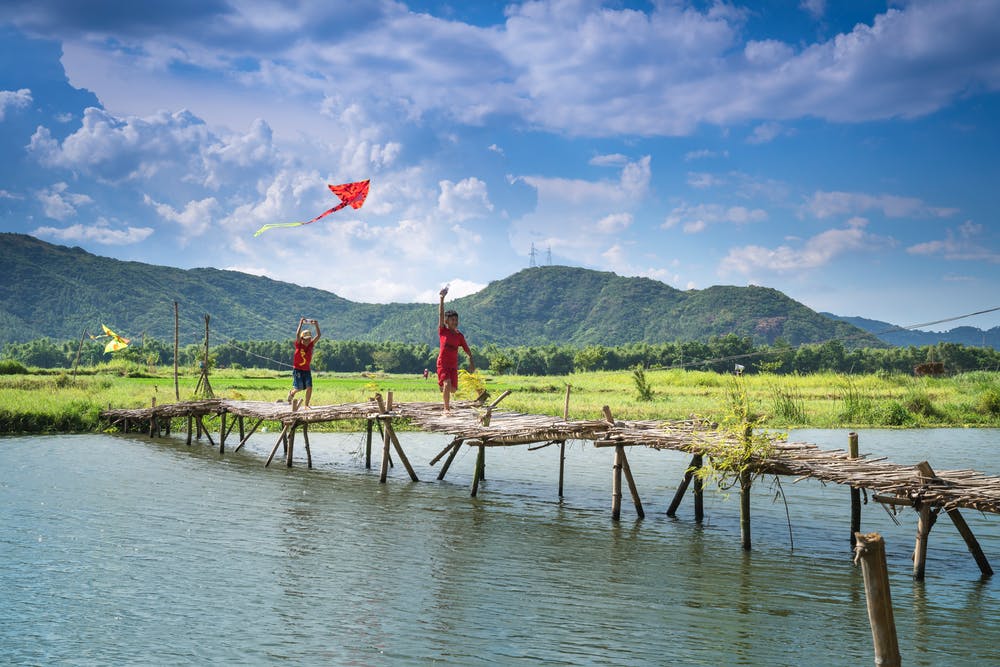 How to Fly a Kite: The Classic Outdoor Activity Explained