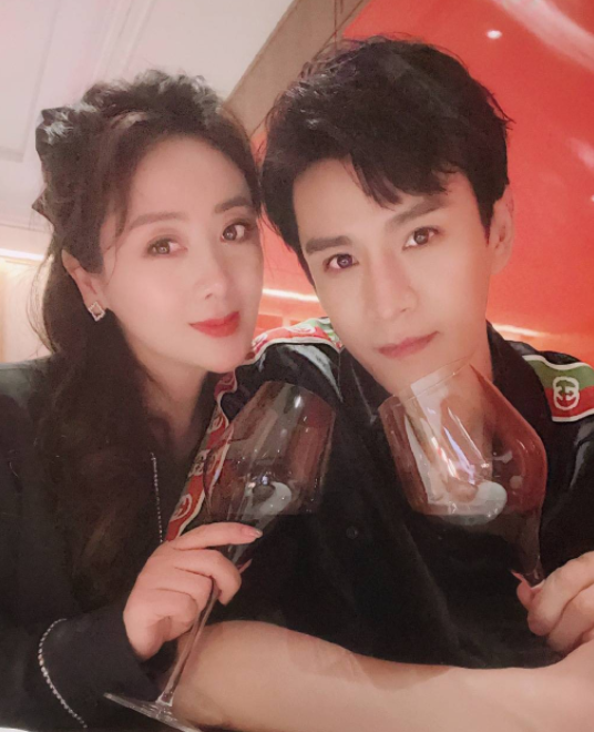 摔伤图片 膝盖 手臂 真实(小李琳膝盖受伤被老公背回家,老公壮实肌肉