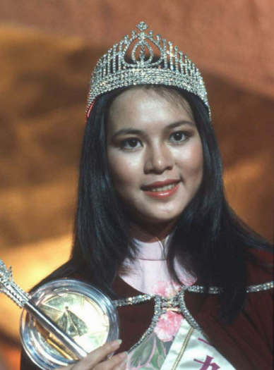 1987年,郑文雅拍"全裸写真"一举成名,后脱胎换骨如今为国争光