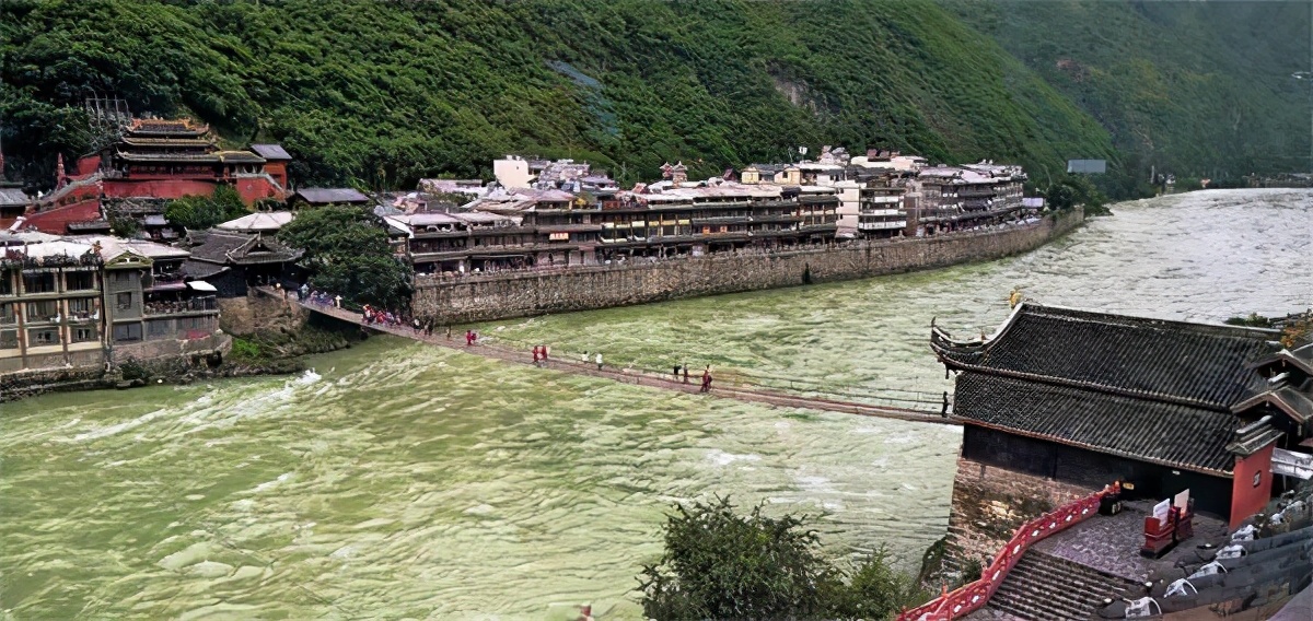 泸定桥旅游景点(泸定桥横铁索寒) - 悦闻天下