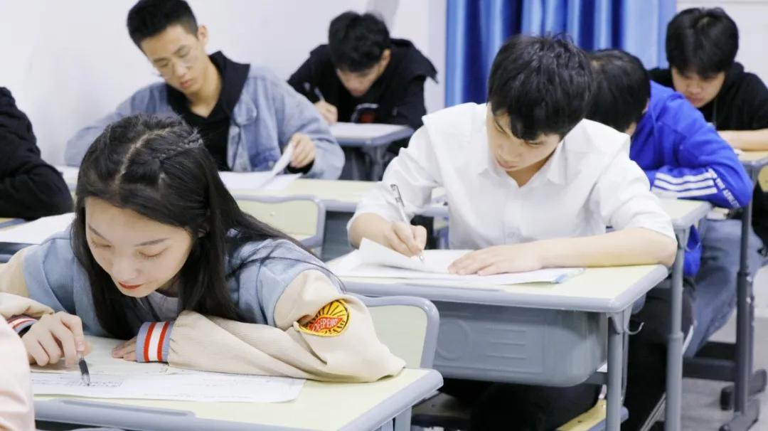 江西艺考攻略：音乐艺考考什么？高二学音乐艺考费用多少钱？