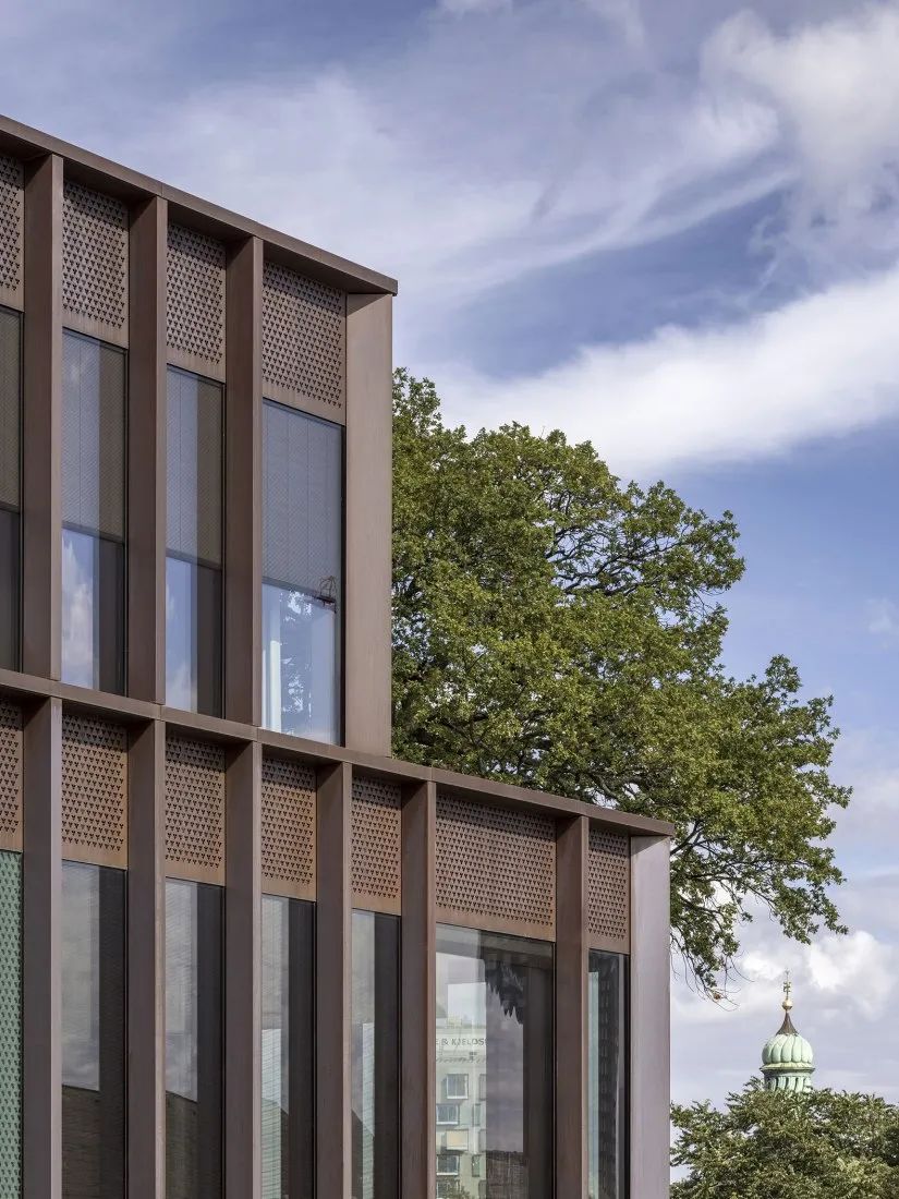 嘉士伯新总部大楼，可回收的黄铜外立面，示范了真正可持续理念