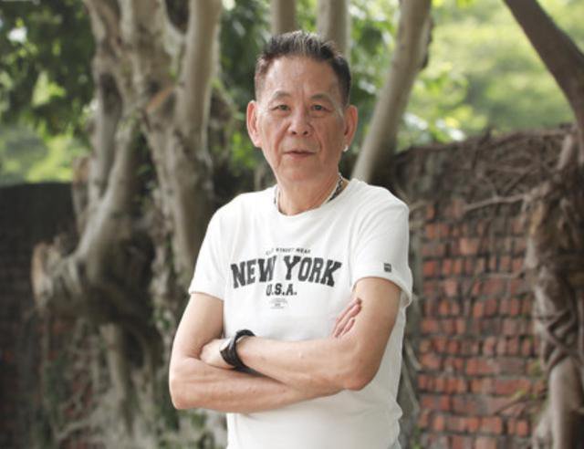 视帝龙劭华：被父母遗弃，被关鸡笼，拥有多段感情，68岁离世