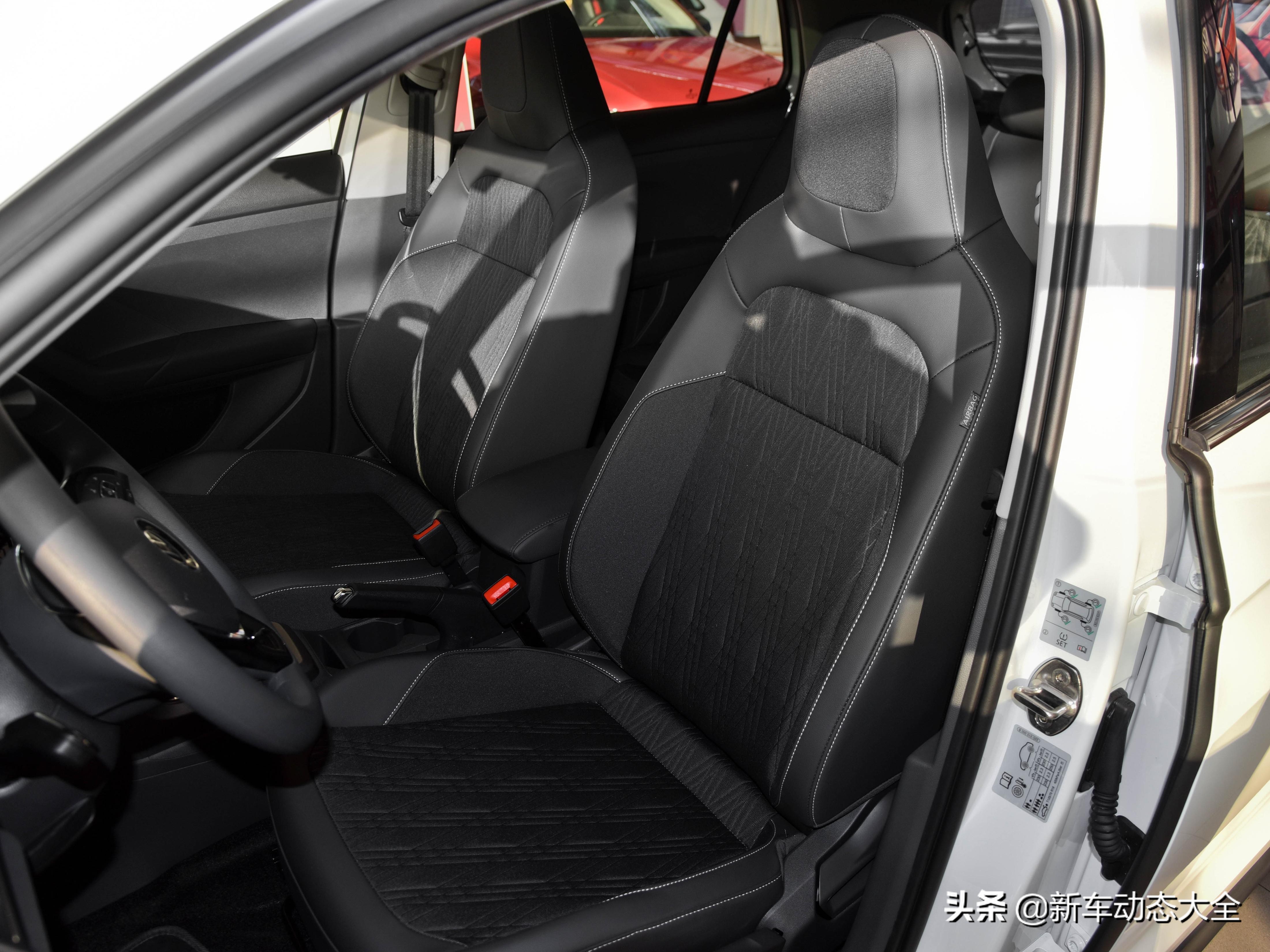 小巧低油耗好停车，合资高质量实惠经济SUV，实拍大众T-Cross途铠