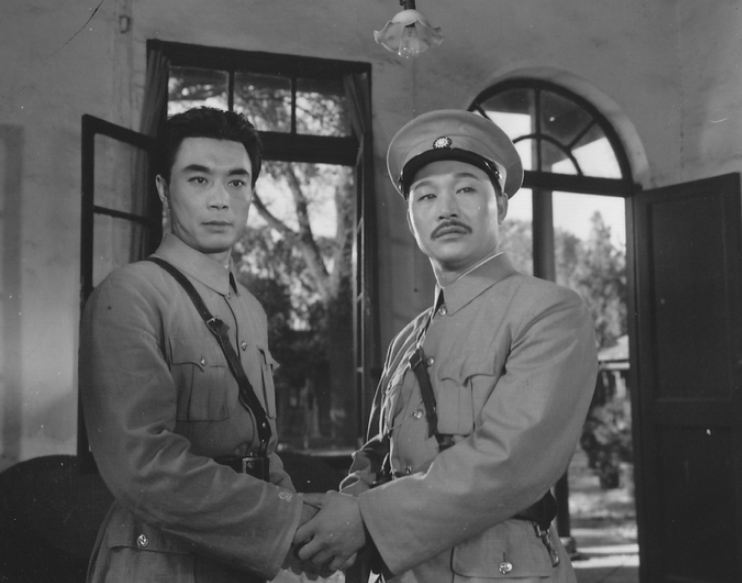 十大元帅朱德排名第一，为何001号元帅命令状没给他，给了贺龙？