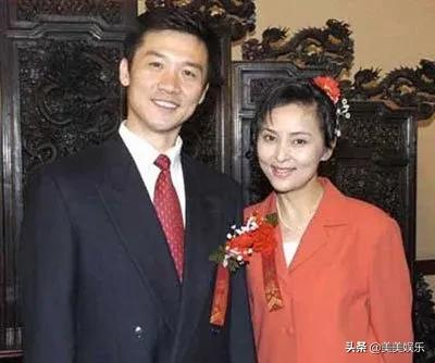 最美琼女郎：用13年捧红老公被抛弃，二婚嫁黄晓明同学