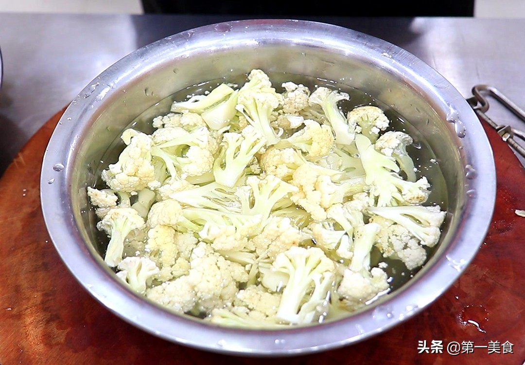 图片[2]-【干锅花菜】做法步骤图 厨师长教你详细做法 香辣脆口-起舞食谱网