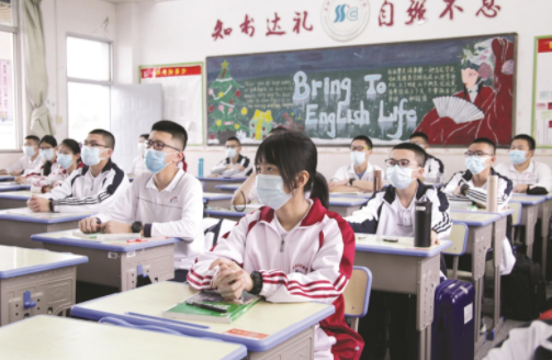 英语将被“踢出”高考？2021英语考试有调整，部分地区直降20分