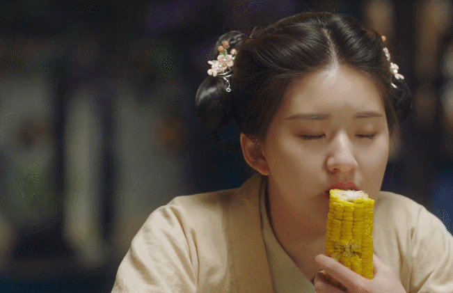 只会瞪眼的甜妹,这次终于翻车了?