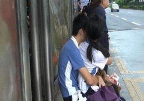 13岁女儿脖子出现