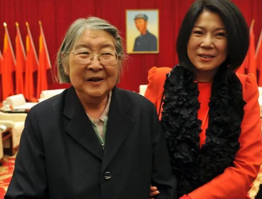 毛主席后人身负伟人“标签”，唯一嫡孙成为少将，长外孙下海经商