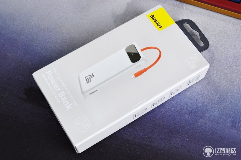 送给果粉的福利时刻 Baseus倍思 布洛克带线移动电源