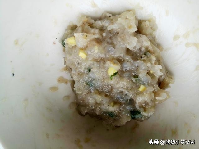 豆腐泡这样吃，不煎不炸、上锅一蒸10分钟出锅，荤素搭配真美味