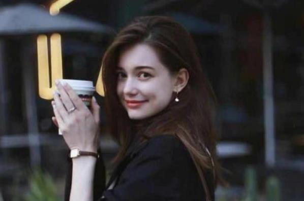 浙江大学混血校花走红，高颜值撞脸安妮海瑟薇，中文名字是亮点