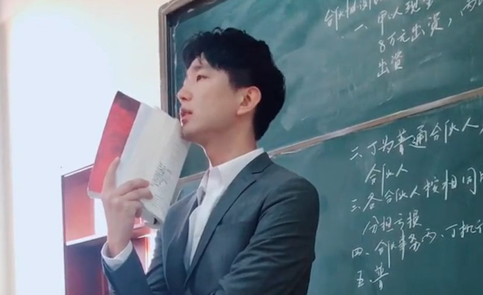 想去大学当老师，除了学历有要求之外，还需要满足哪些条件