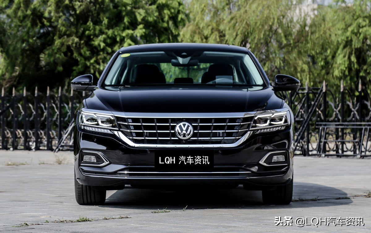 25万预算奥迪A4还是迈腾？空间大小对比解析
