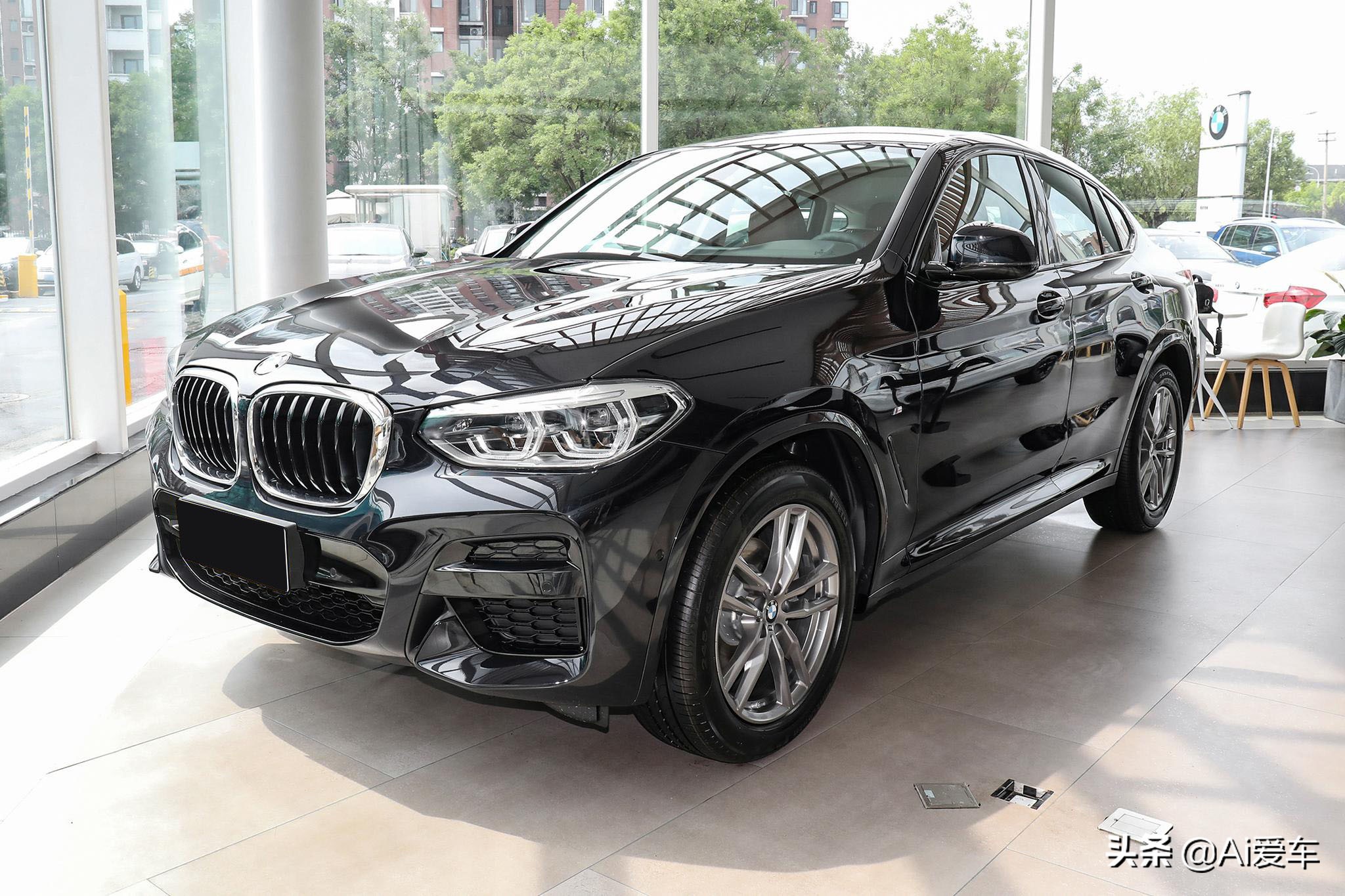 车价入门，进口豪华轿跑SUV，2.0T带有四驱，油耗不高，宝马X4
