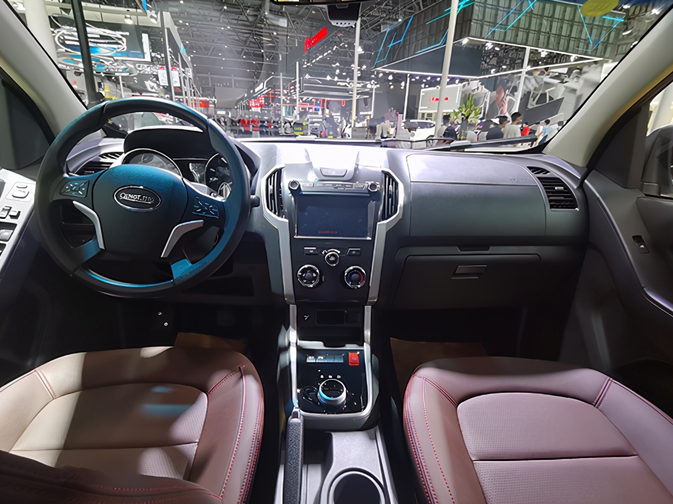 ����EV�￧Ƥ���������쳵չ����������﮵�أ�����375km