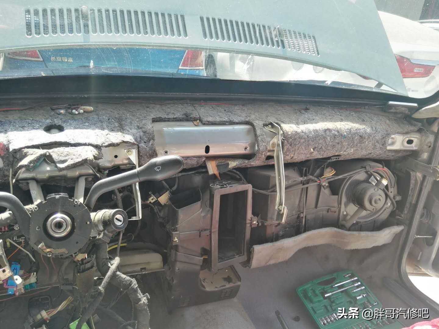 捷达暖风水箱爆裂，车里面能养“海豚”，顺便看看什么是黑心棉
