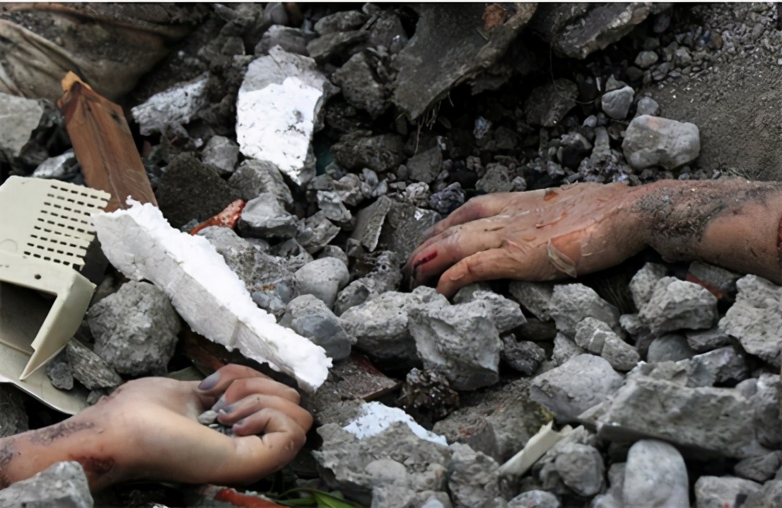 汶川地震13周年:36个泪流满面的瞬间