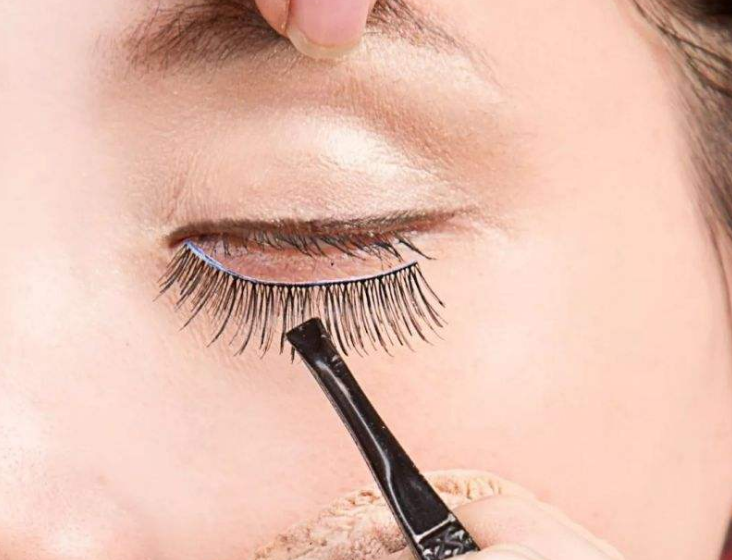 假睫毛不会上眼？双眼皮贴不会贴？看清步骤就会了